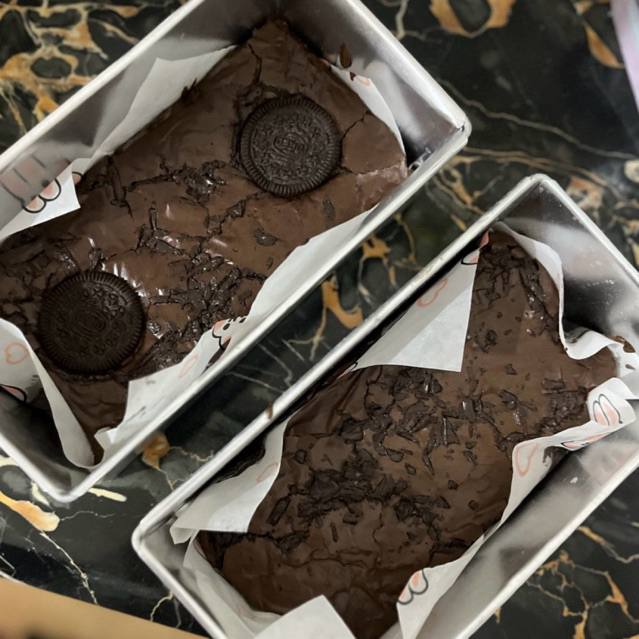 

BROWNIES FUDGY SHINING CHOCOLATE CAKE BRONIS ENAK PREMIUM