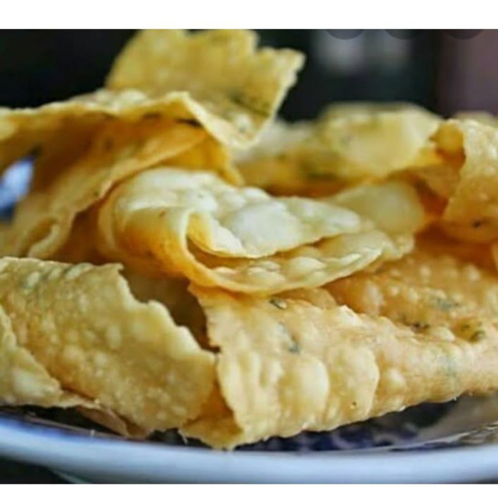 

kripik pangsit gurih berat 250 gram