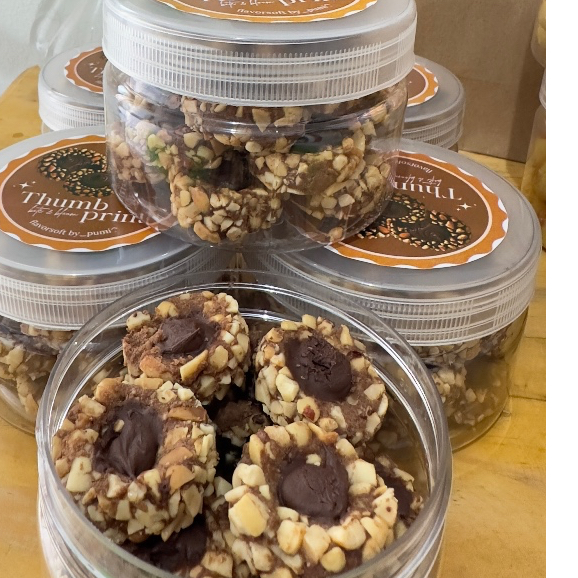 

Cemilan Kue Kering Homemade Thumbprint Kacang Coklat Lumer Ukuran 300ml 400ml 600ml