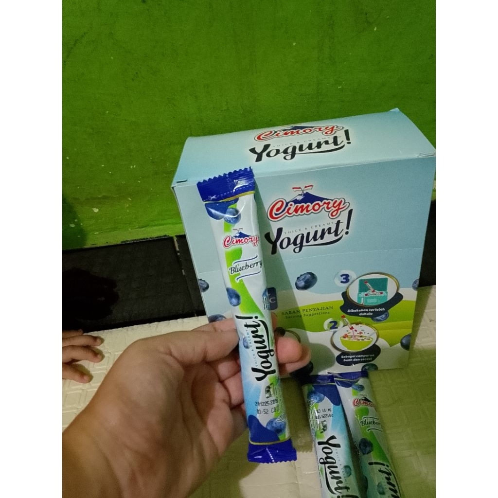 

1 box Cimory yougurt stik rasa blueberry 40gr 1 box isi 25pcs