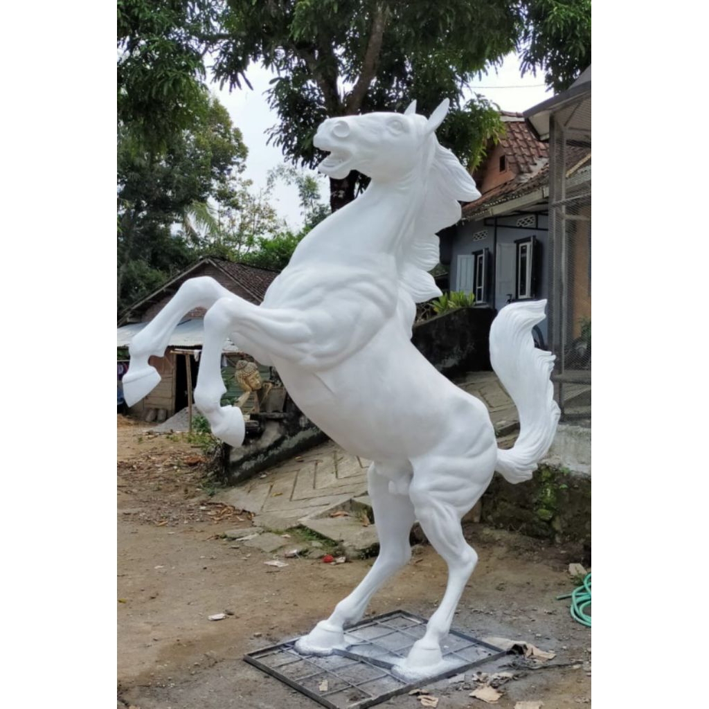 Patung Kuda Putih Fiber