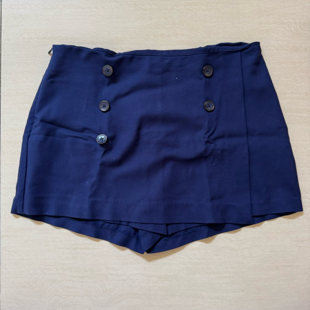 Preloved skort rok celana Stradivarius