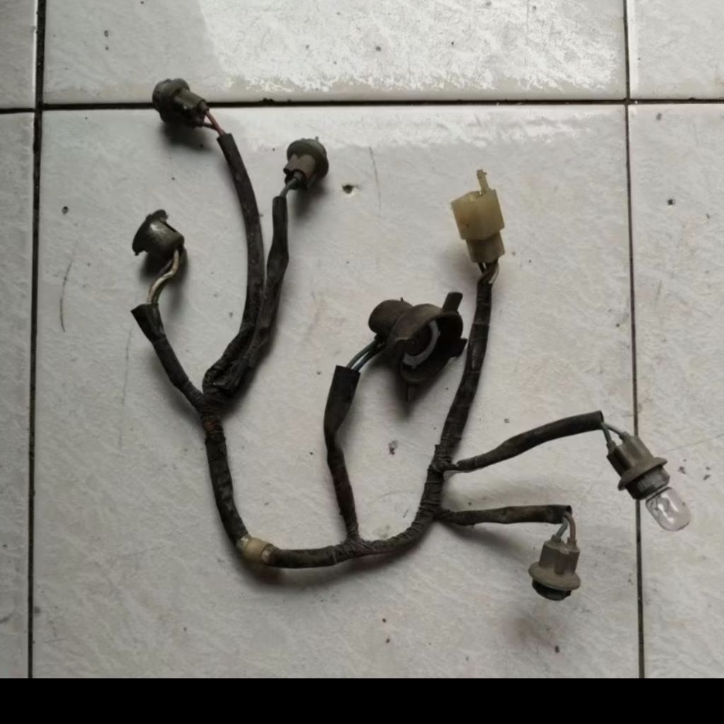 kabel lampu/kabel pitingan lampu vario 110/vario techno 110 karbulator.barang second original lepasa