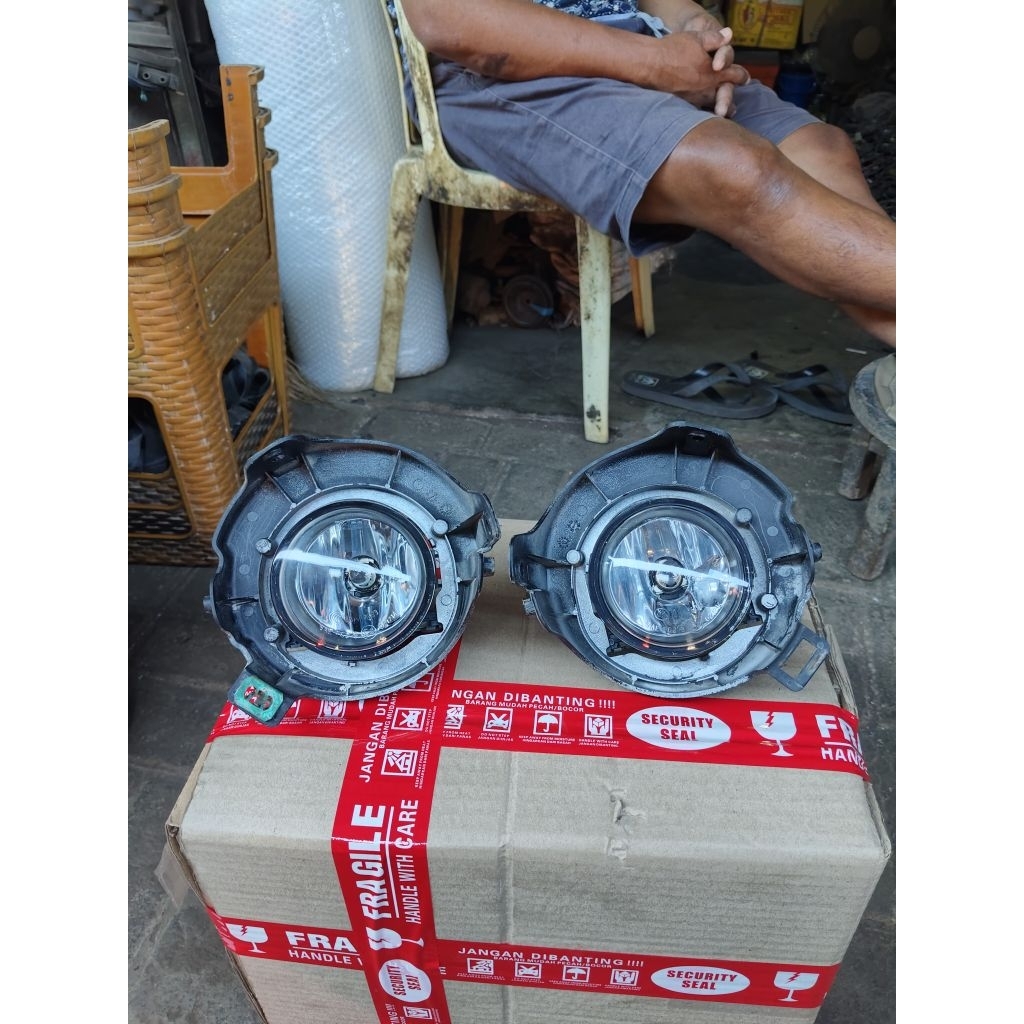 Foglamp lampu kabut Nissan navara D40 original.