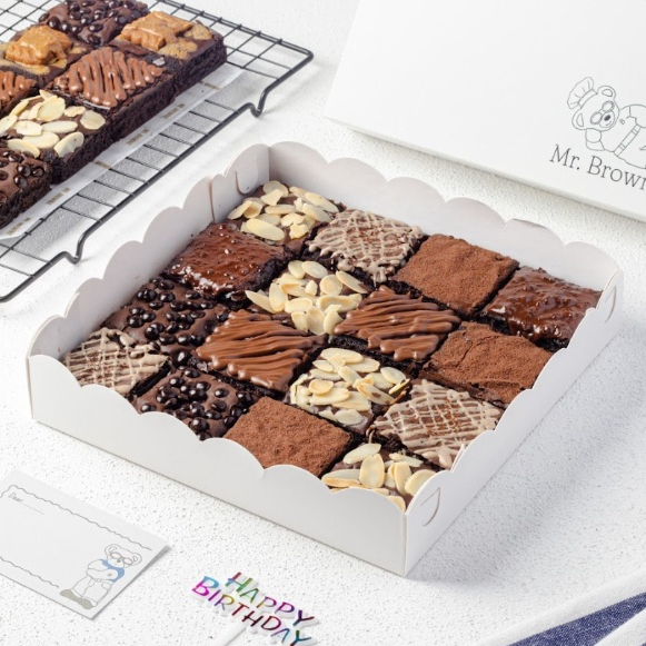 

HAMPERS GIFT BOX MIX BROWNIES [CUSTOM: Hadiah, Graduation, Anniv / Wedding, Birthday / Ulang Tahun]