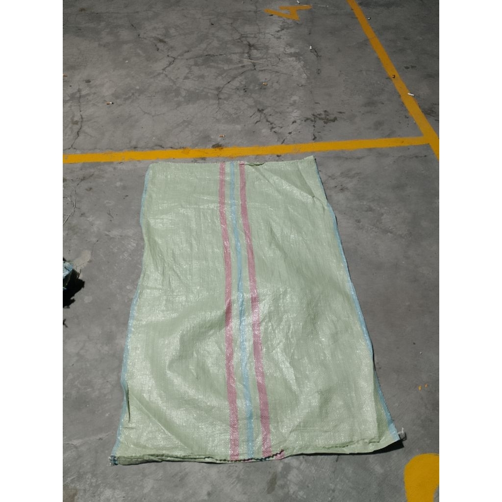 karung plastik uk 75x115 Bekas