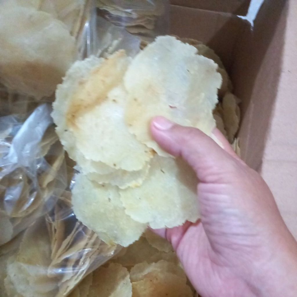 

Emping melinjo asli Malimping. 250gr