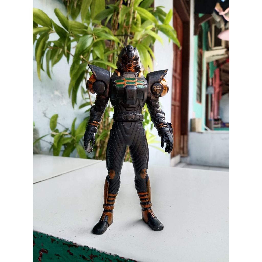rhs kamen rider kabuto the bee -+17cm ori bandai