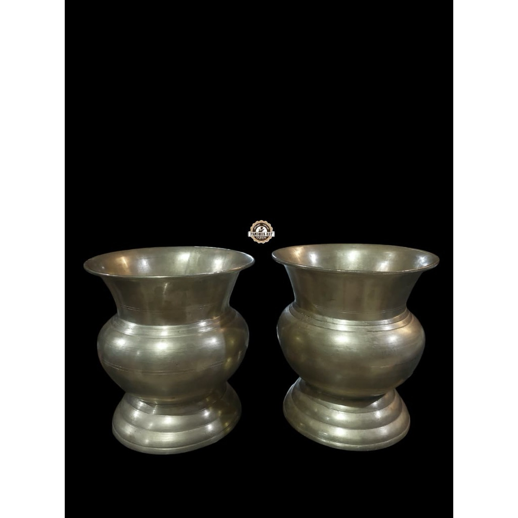 Sepasang vas paidon kuningan lawas