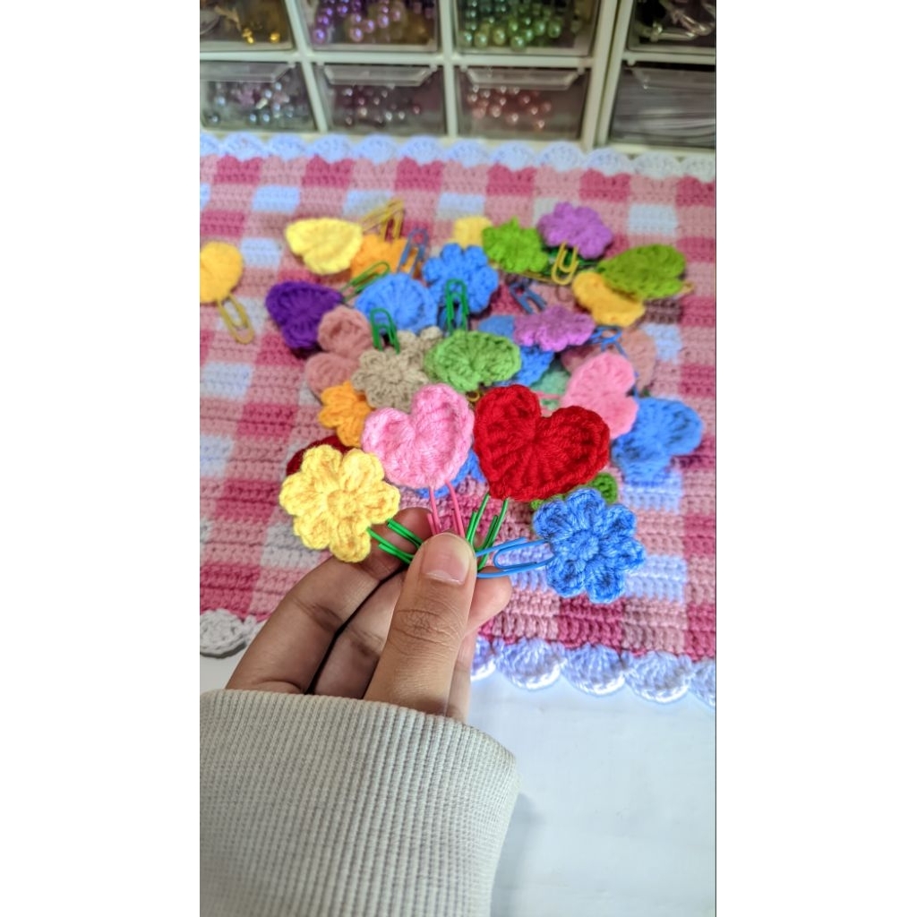 

[TYAACROCHET] CLIP KERTAS/Penanda buku/Penanda Qur'an || Motif bunga dari rajutan