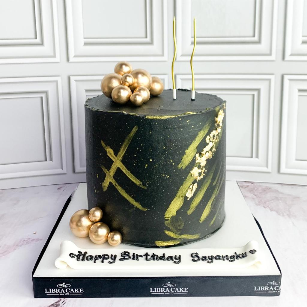 

Kue Ulang Tahun/Birthday Cake/Kue Ultah tema Black/Kue Black Gold/Kue Birthday Jakarta
