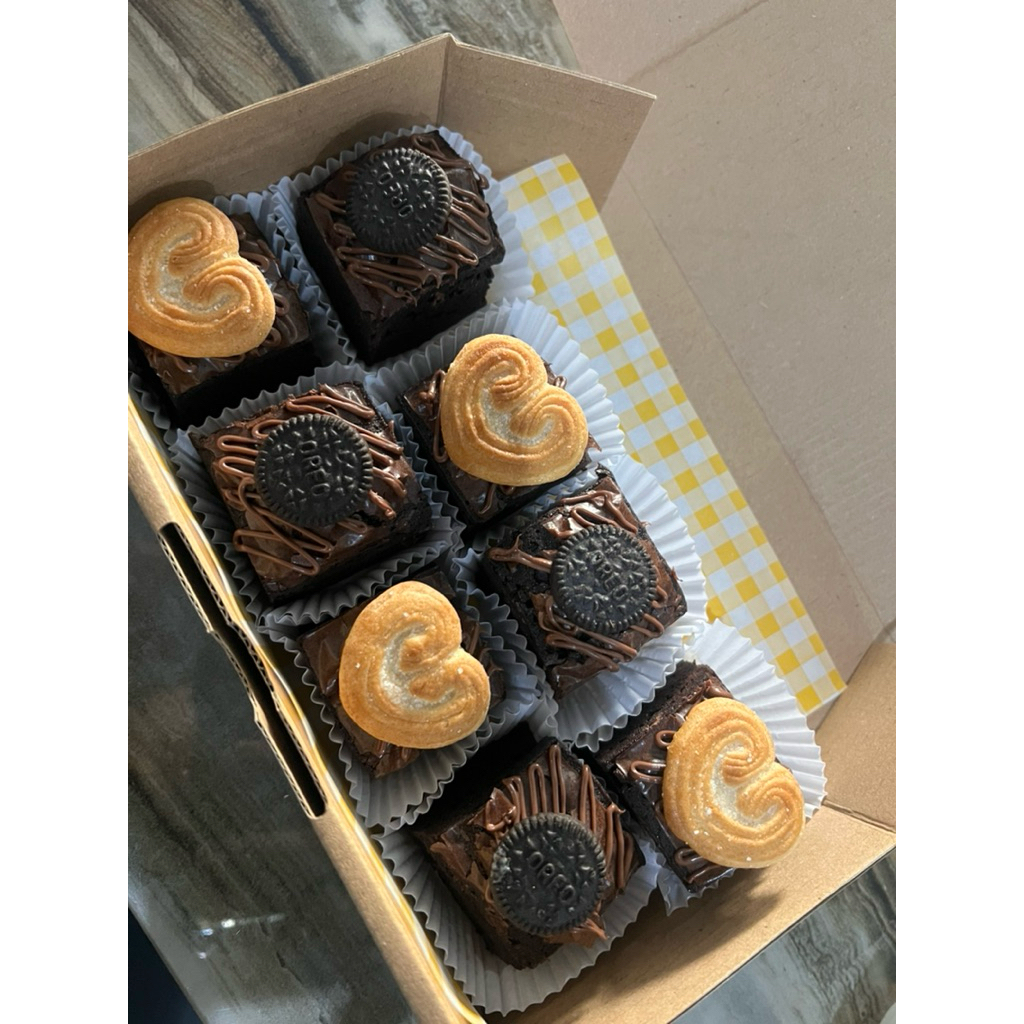 

brownies panggang/ brownies potong/ hampers brownies/ brownies enak/ dengan topping by Nastar Java