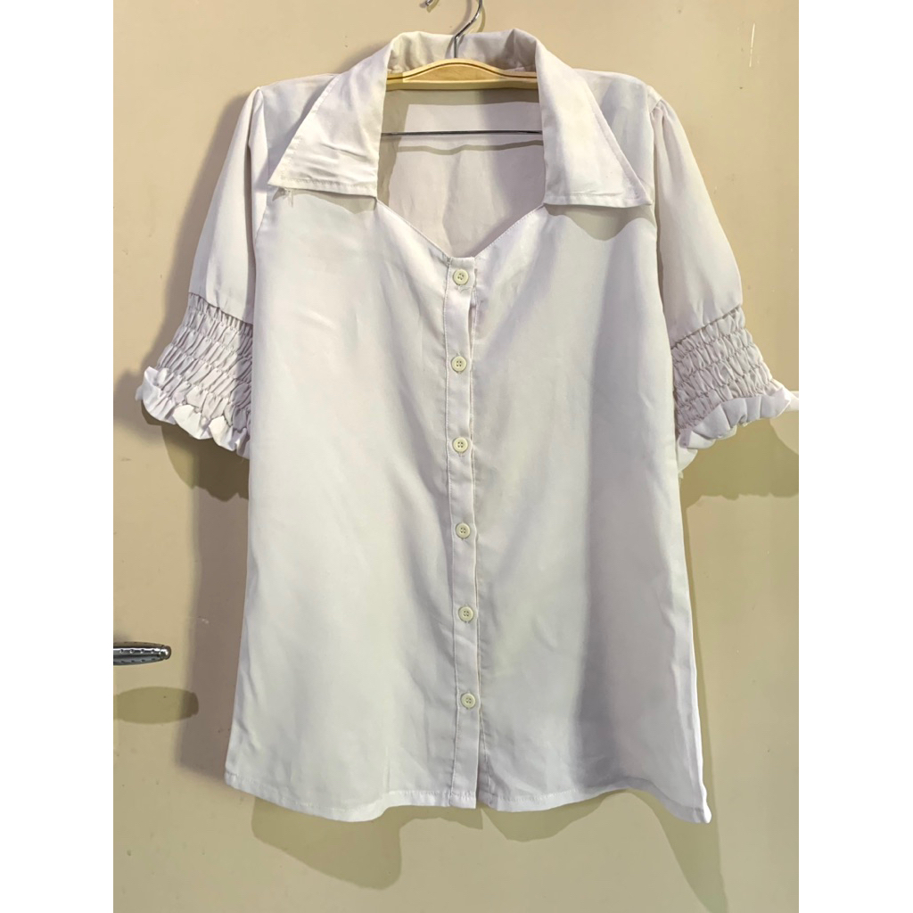 PRELOVED Kemeja Putih Wanita White Blouse Atasan Kantor Lengan Serut Hem Baju Kuliah