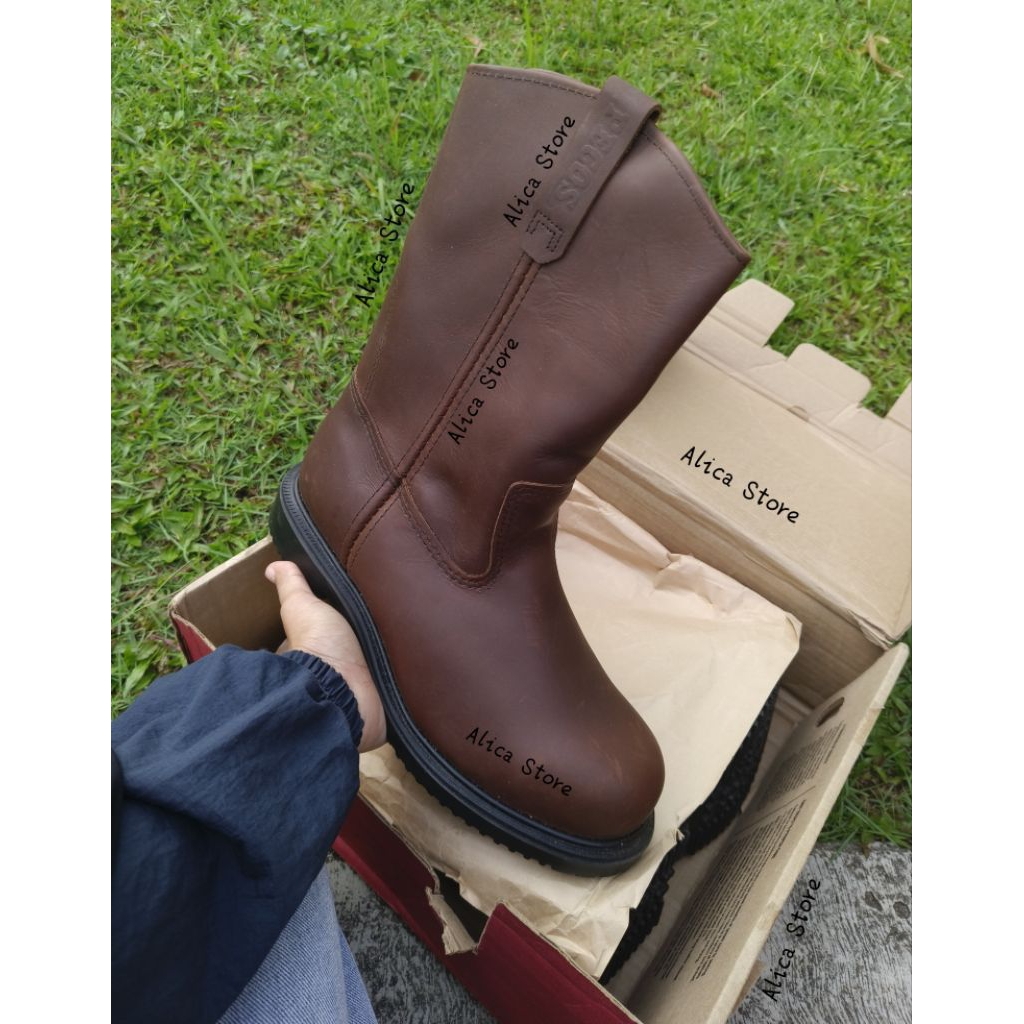 Red Wing Style #2231 Men's 11-Inch Pull-aon Boot (Safety Shoes) Ready Size: 43 & 44. Kondisi: Baru, 
