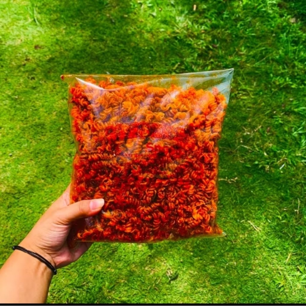 

PROMO 1 kg MAKARONI SEPIRAL / MAKARONI URIL PEDAS DAUN JERUK