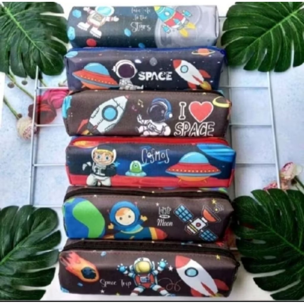 

Tepak Pensil Karakter Astronot