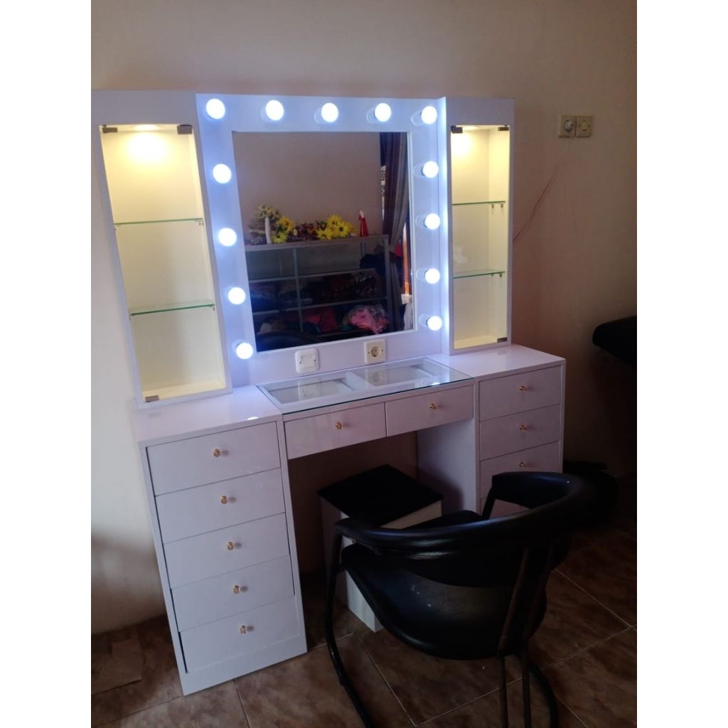 Meja rias vanity mirror/Meja rias pivot/meja rias artis/meja rias led/meja rias lampu/meja rias hpl/