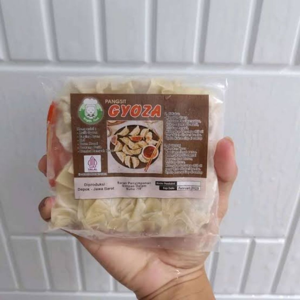 

Pangsit Gyoza Frozen Free Chili Oil