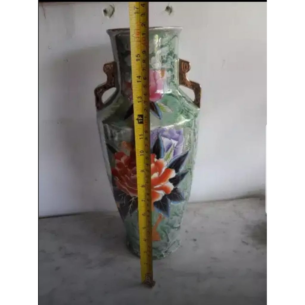 guci antik gambar bunga