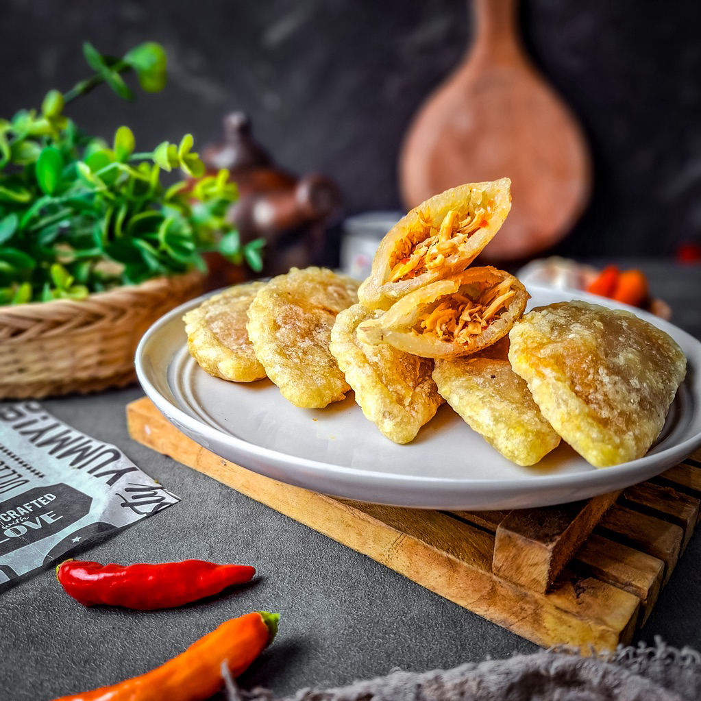 

Cireng isi ayam suwir