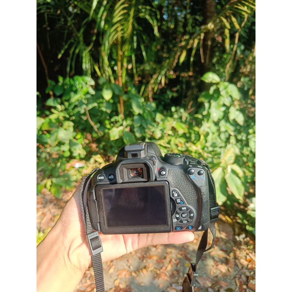 CANON EOS 700D LENSA KIT 18 55 STM  KAMERA DSLR