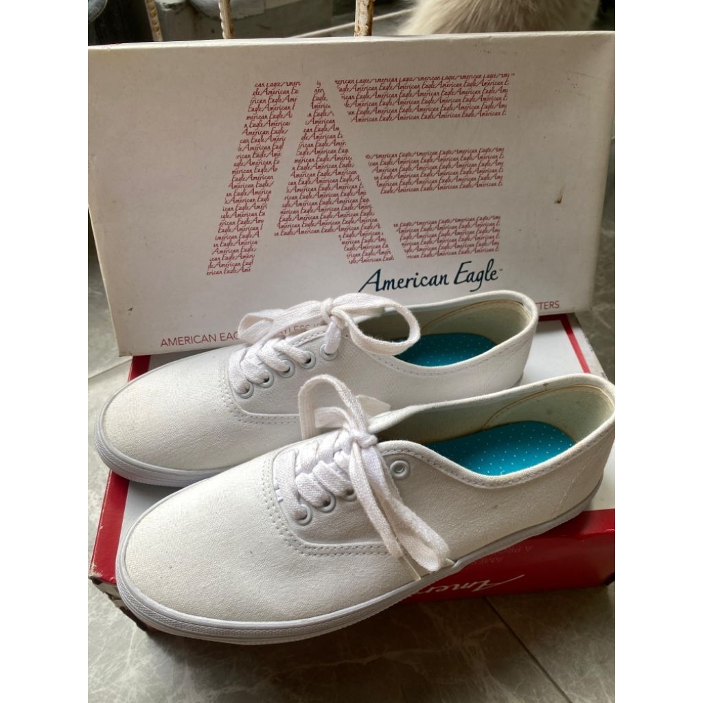 Sepatu Putih American Eagle