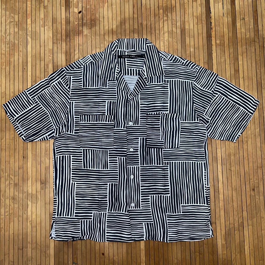 NIKO AND.. RAYON OPEN COLLAR SHORT SLEEVE SHIRT