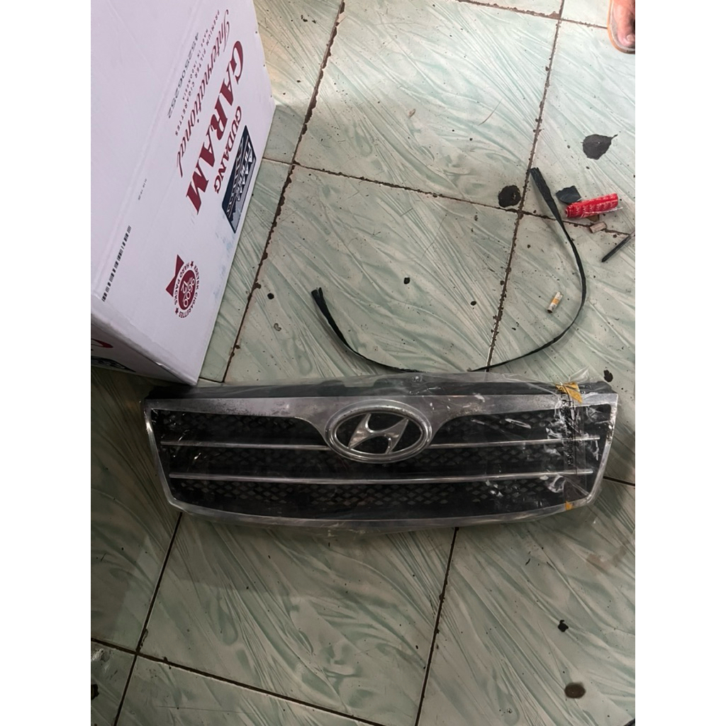 GRILL HYUNDAI AVEGA 2010 ORIGINAL