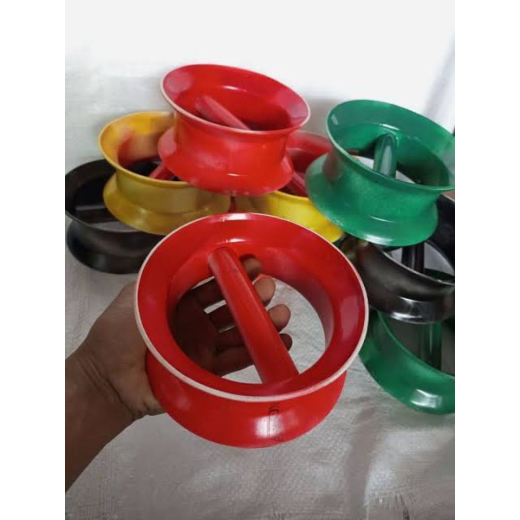 Beladu layangan polos