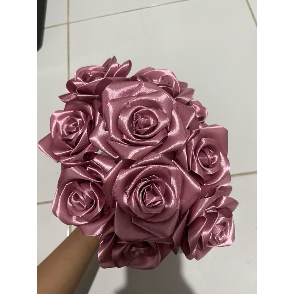 

bunga mawar pita satin