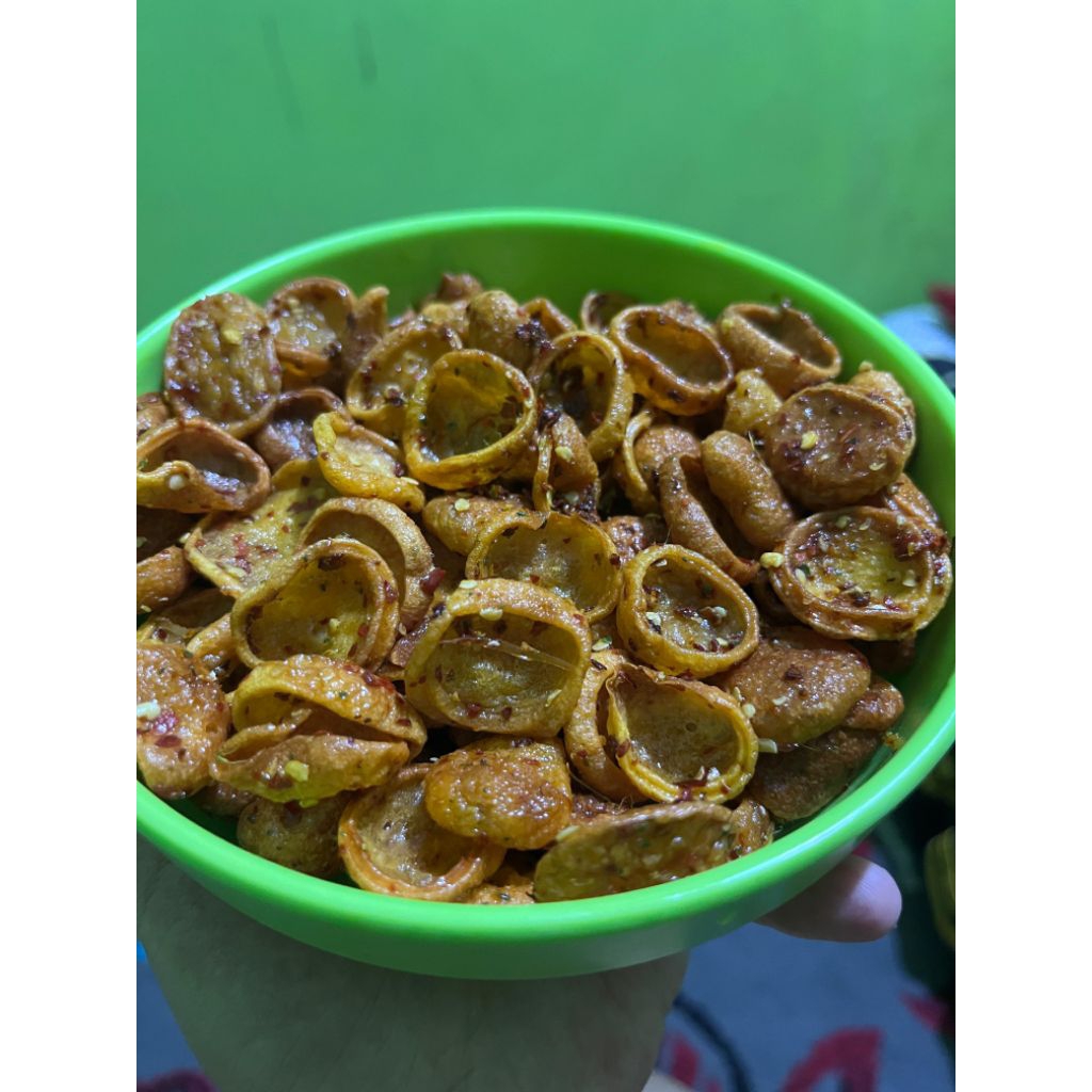 

kripik sosis pedas daun jeruk HOME MADE