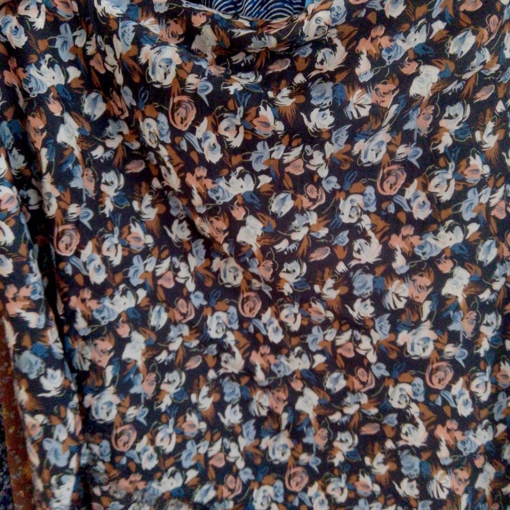 Kain Wolfis Motif Bunga Kecil – Bahan Adem, Jatuh, Tidak Menerawang – Lebar 150cm mt