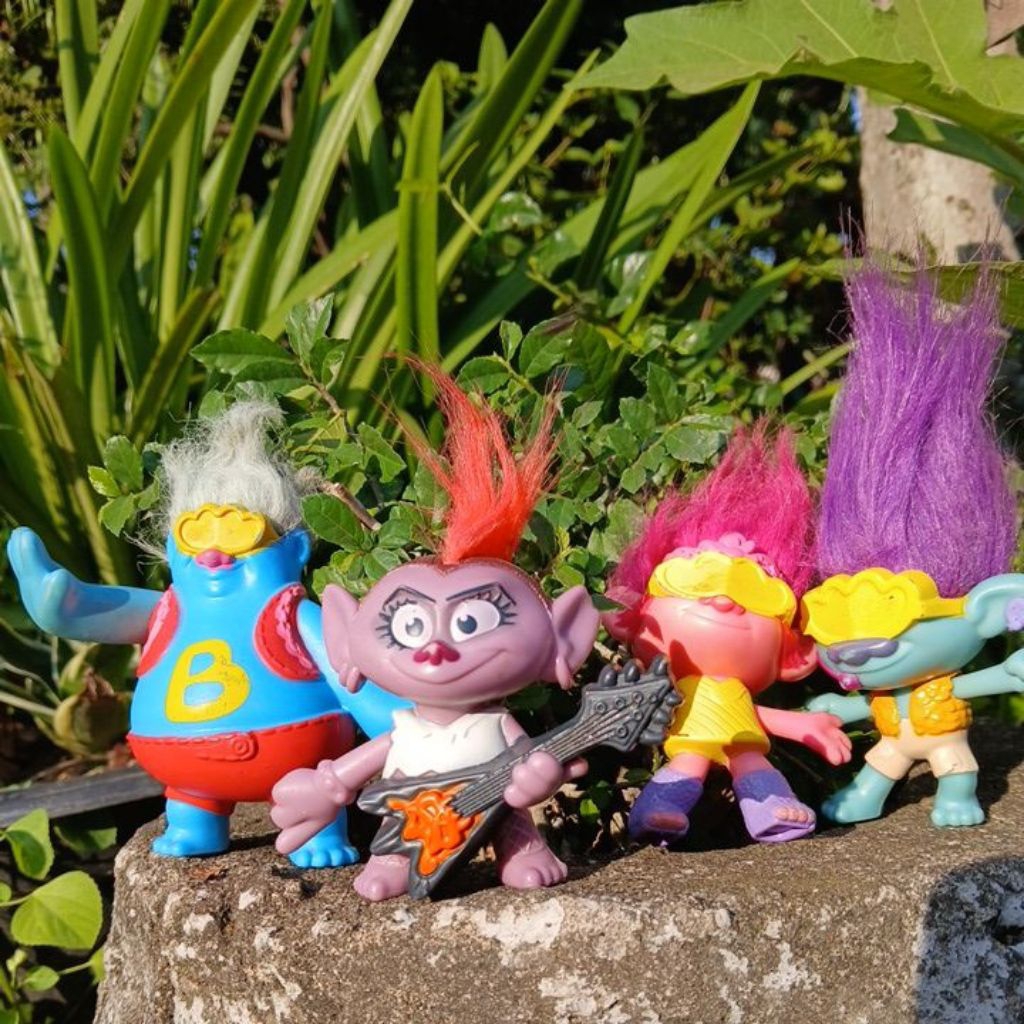 figure trolls rambut warna-warni ©DWA McD 2020