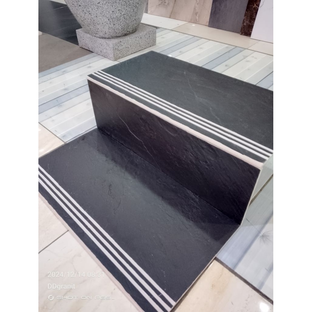 granit tangga custom 30x60/20x60