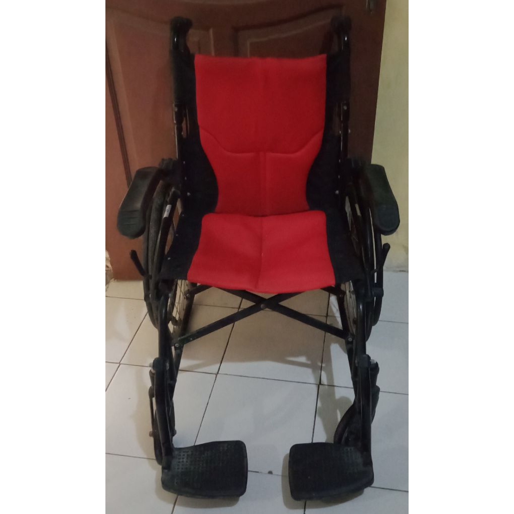 kursi roda semi travel second/bekas, bisa dilipat masuk bagasi