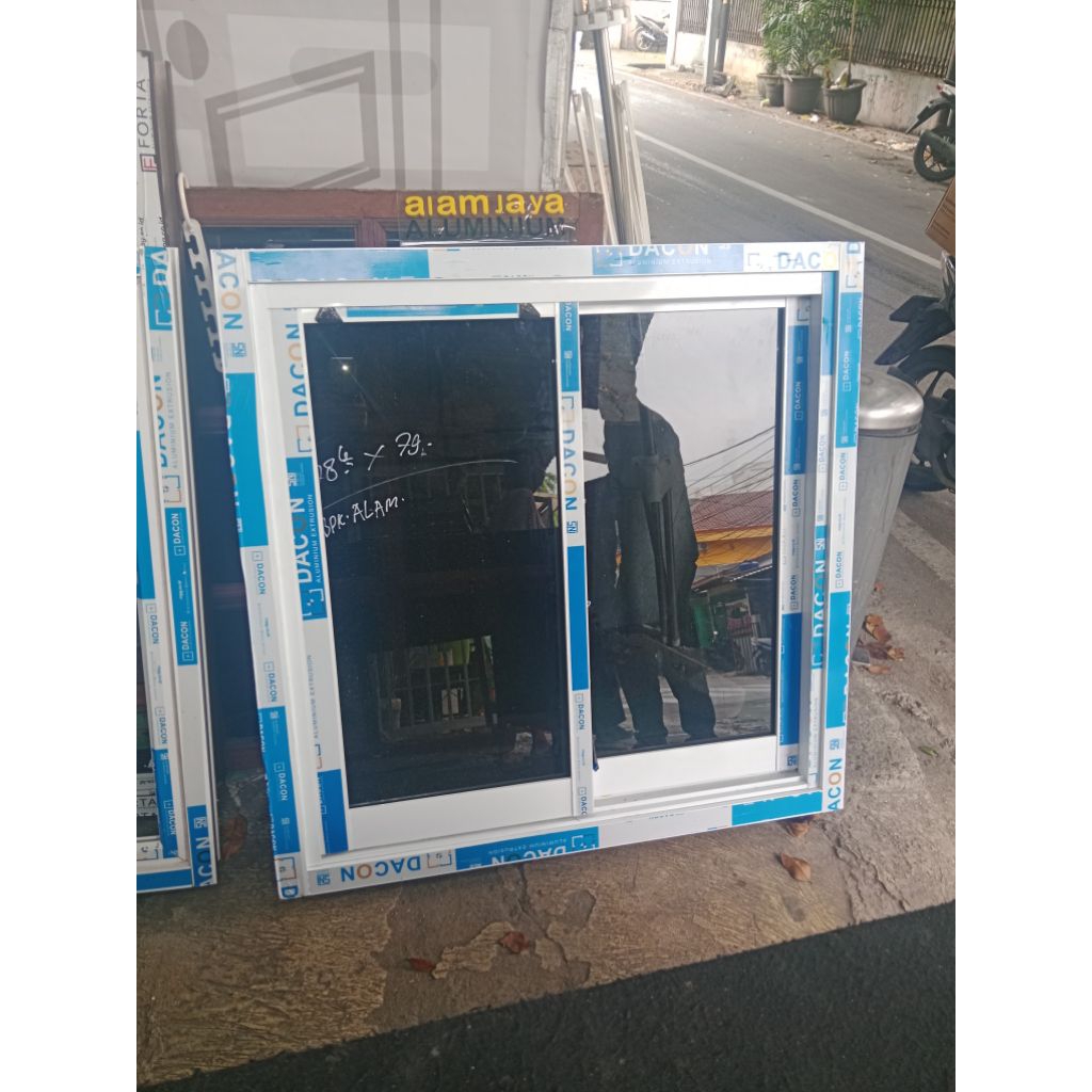 Jendela sliding aluminium 120x120