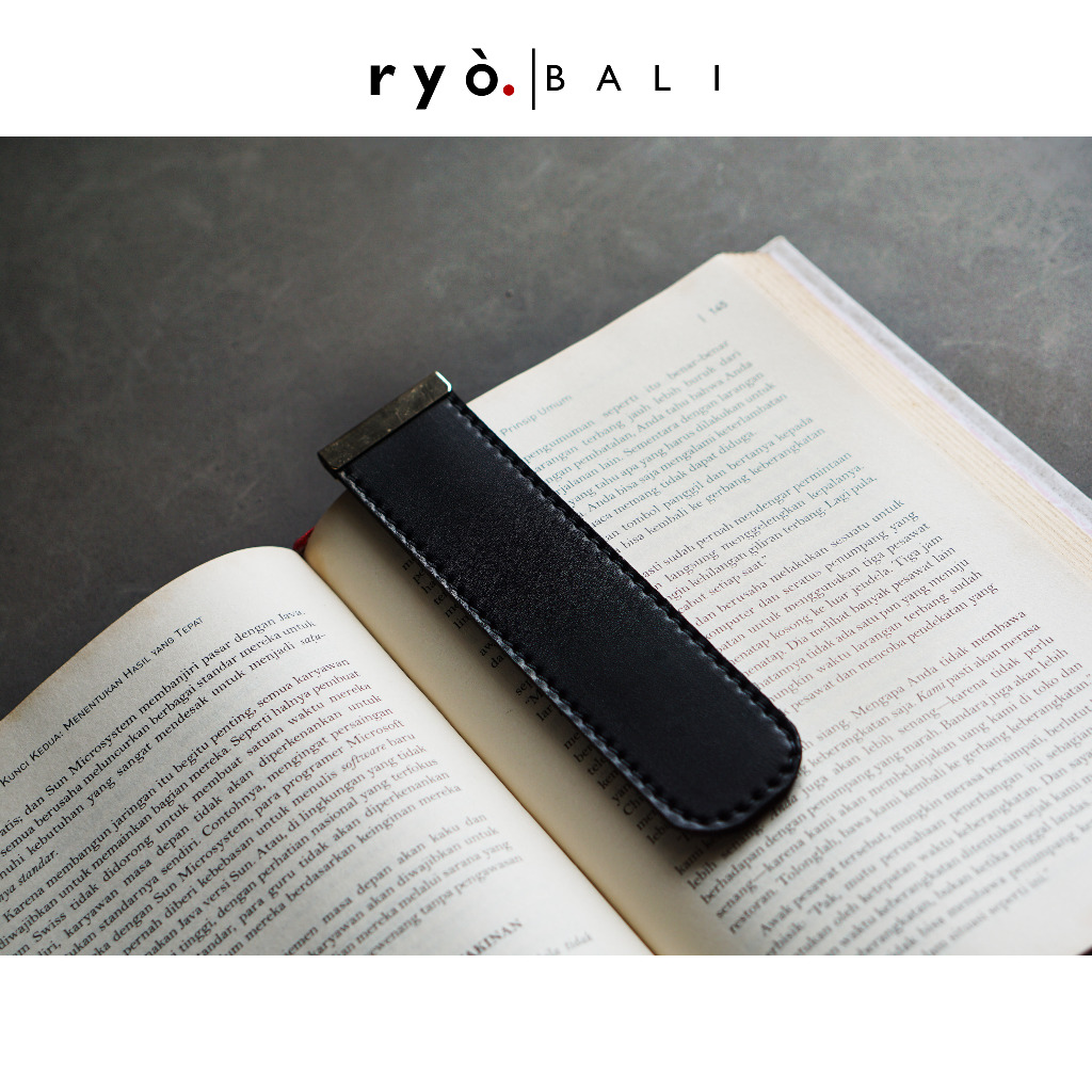 

ryo.bali Leather Bookmark, Pembatas Buku, Markah Buku Kulit Custom - SCOTT Hadiah Untuk Kakak