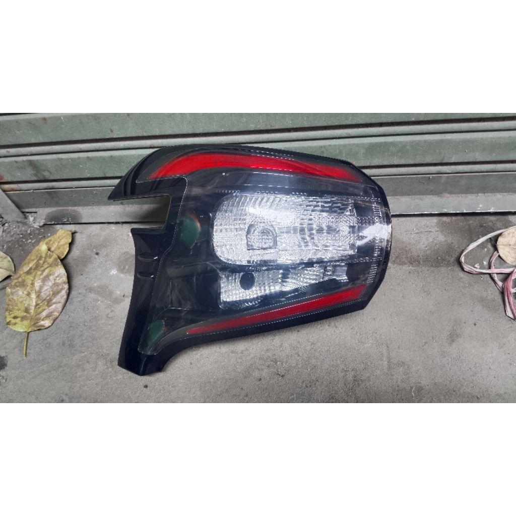 STOPLAMP ATAU LAMPU BELAKANG SIENTA TYPE Q