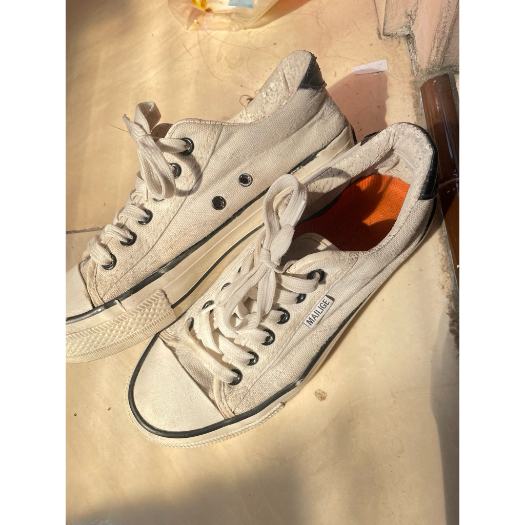 sepatu putih preloved