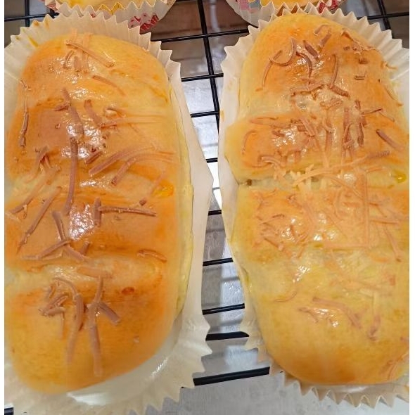 

Roti Isi Coklat Keju Ceres Zeddar by Jadoel Bakery Singjkawang