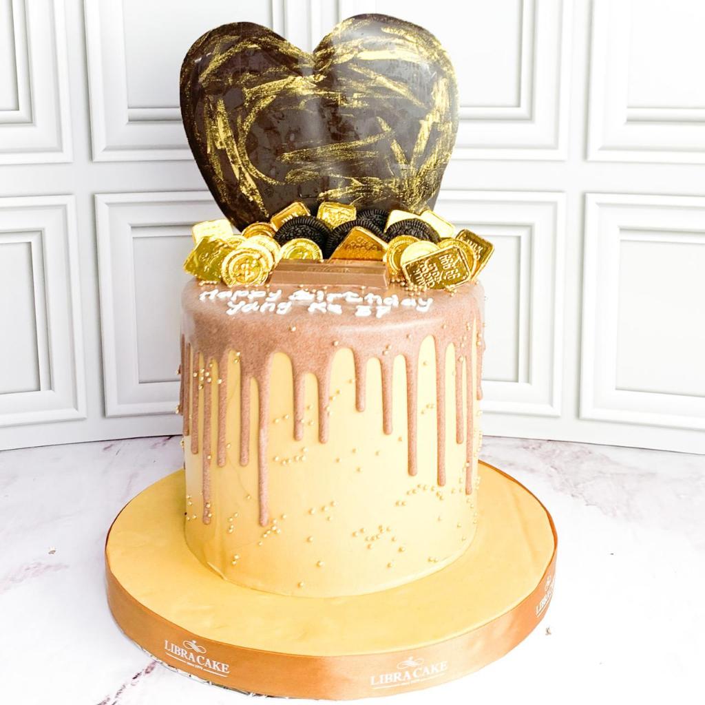 

Kue Ulang tahun/Birthday Cake/Kue ultah tema Gold Chocolate/Kue Birthday Jakarta