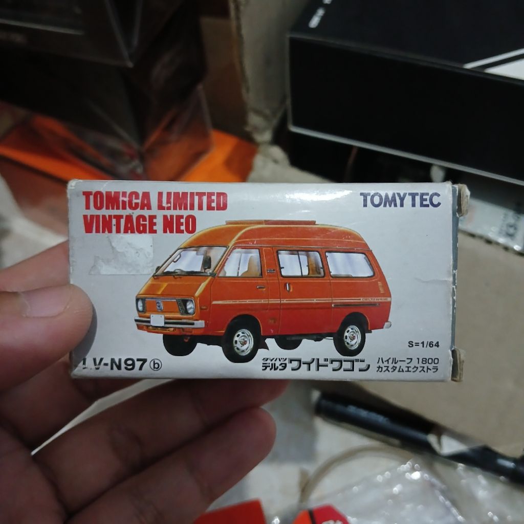 tomica limited vintage neo TLVN Daihatsu Delta Wide Wagon LV-N97 LVN97 orange