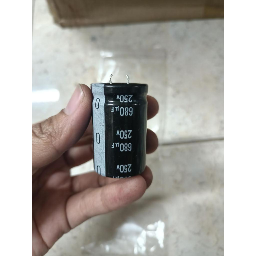 Elco Kapasitor 250v-680uf Nichicon