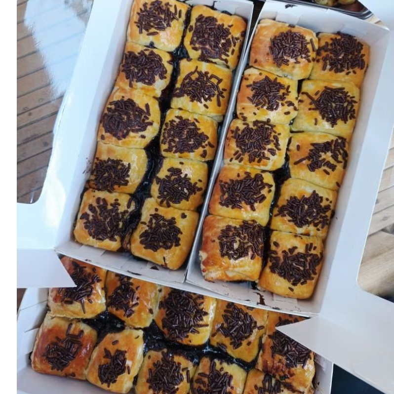 

Bolen Pisang Coklat isi 10