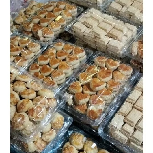 

Kue Kering Rumahan – Semprit / Kacang Sembunyi / Satru / Kue Kacang / Belinjo