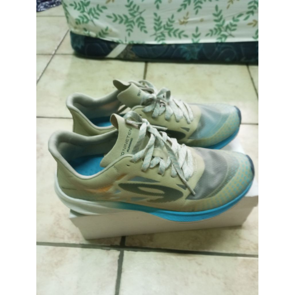 sepatu running Nineteen