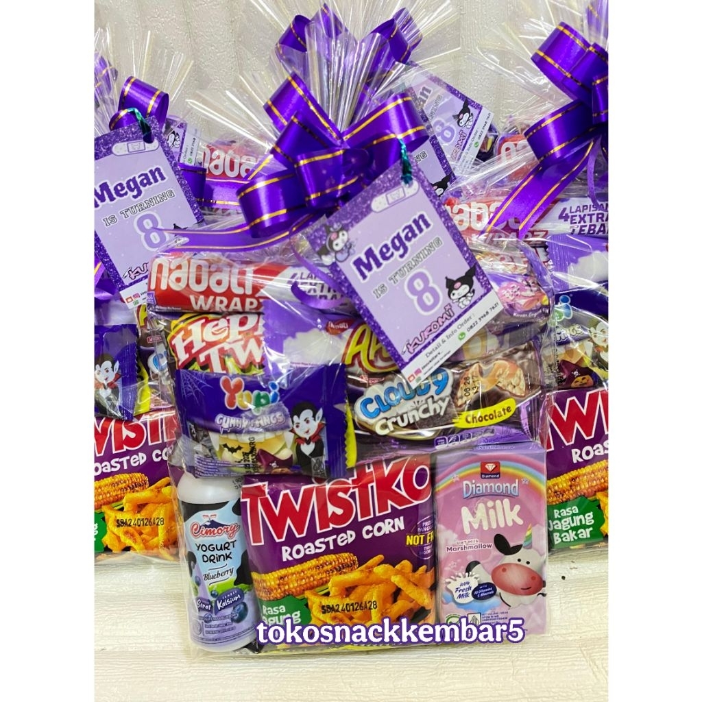 

Paket Snack tema Ungu || Hampers Snack serba ungu || Parcel ulang tahun Tema warna serba ungu || hampers Snack || Bingkisan ulang tahun