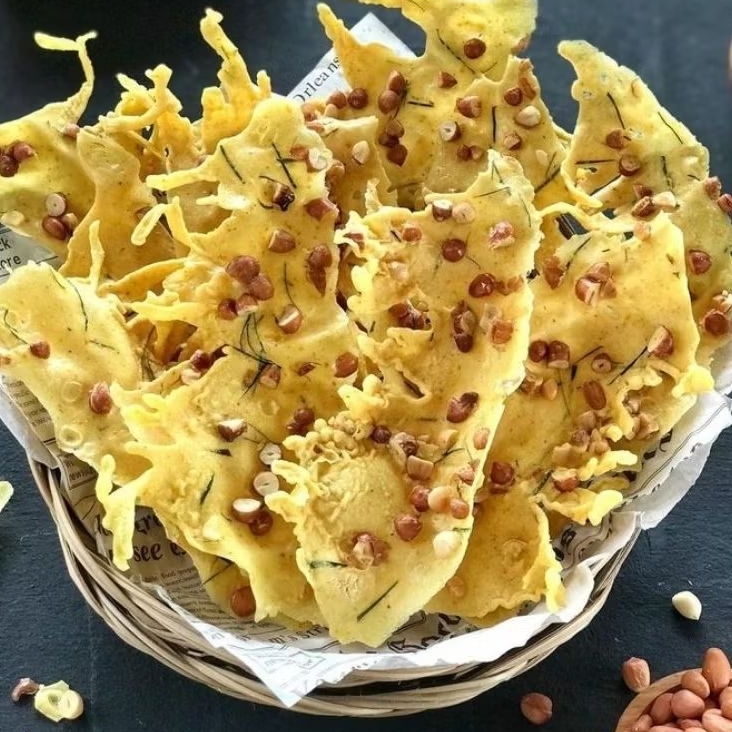 

PEYEK KACANG gurih renyah/PEYEK DAUN JERUK 100gram/istimewa Rempeyek