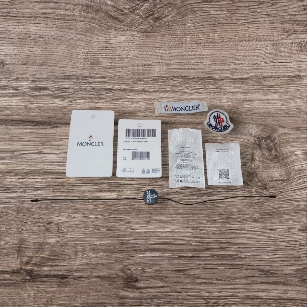 

tag label moncler