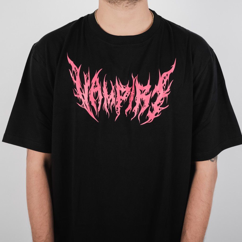 TSHIRT VAMPIRE KINGDOM - METAL LOGO PINK